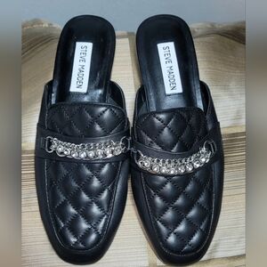 Steve Madden Black Quilted Leather Shoes. With Silver Chain With Rhinestones.